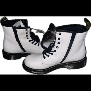 Dr. Martens Leather Ankle boots white 
Kids